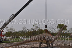 animatronic dinsoaur in park