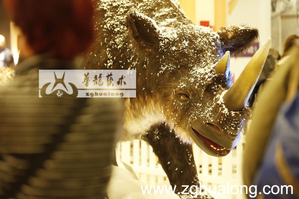 华龙艺术栩栩如生仿真披毛犀模型