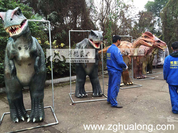 华龙艺术遮住人的恐龙皮套