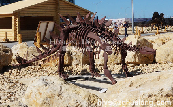 华龙艺术户外仿真恐龙骨架展