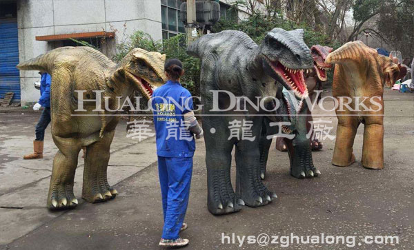 华龙艺术做工精湛的藏腿恐龙服装