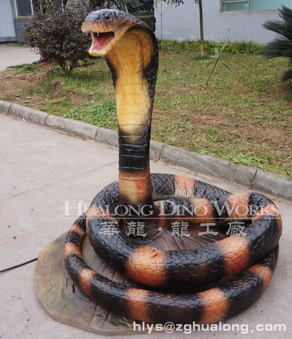 华龙艺术大型仿真眼镜蛇模型