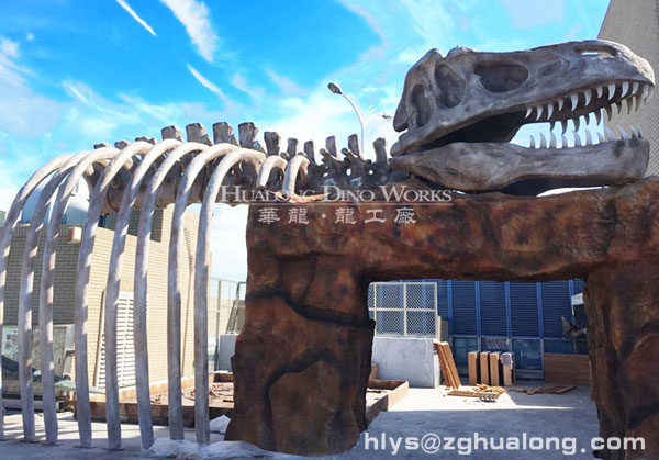 华龙艺术公园仿真恐龙骨架大门