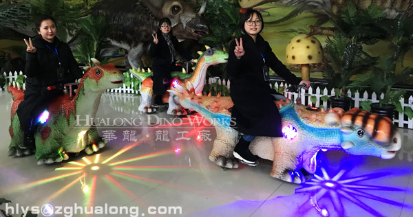 华龙艺术颜色鲜艳的恐龙小车