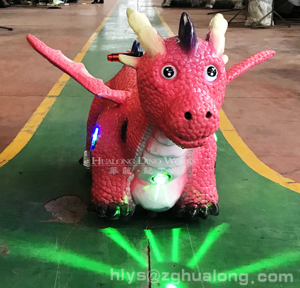 华龙艺术颜色鲜艳的骑乘恐龙小车