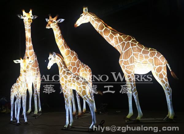 华龙艺术各种动物彩灯绚丽多姿