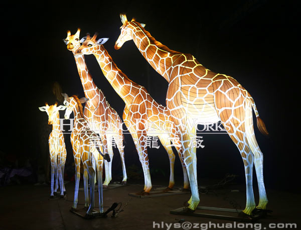 华龙艺动物彩灯美不胜收