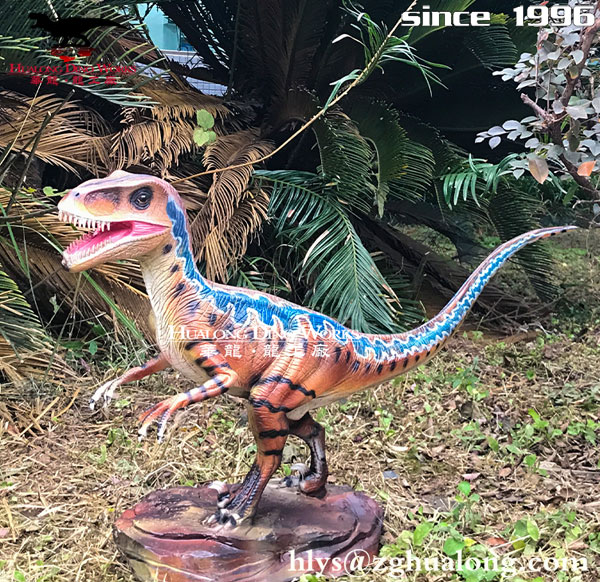自贡华龙艺术 户外园林景观栩栩如生的高品质玻璃钢恐龙