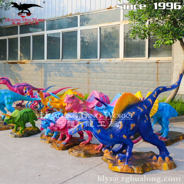 自贡华龙艺术 栩栩如生小巧精美的玻璃钢恐龙