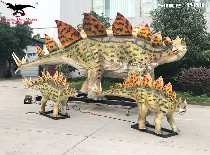 华龙科技 侏罗纪场景打造 仿真剑龙一家机模