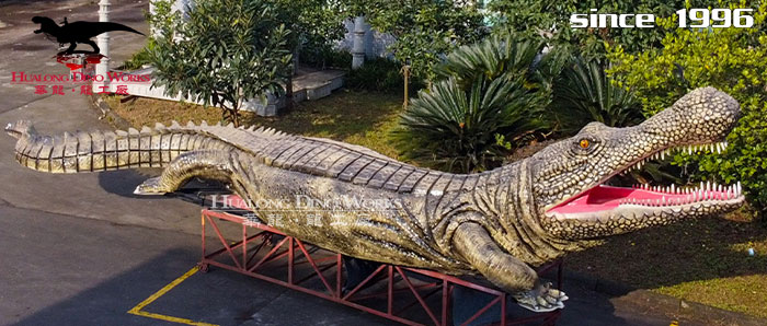 华龙科技 户外园林景观大型玻璃钢鳄鱼装饰摆件